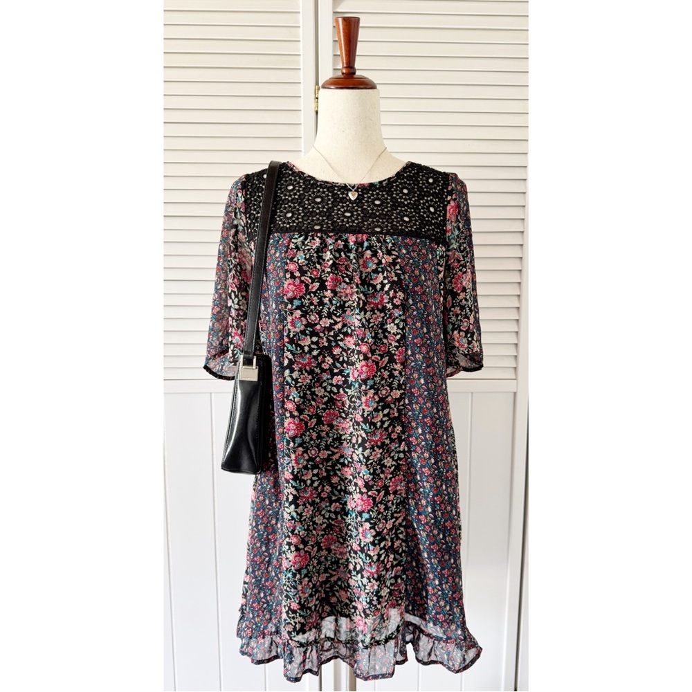 InTu Crotchet Neck Floral Flare Short Sleeve Dress